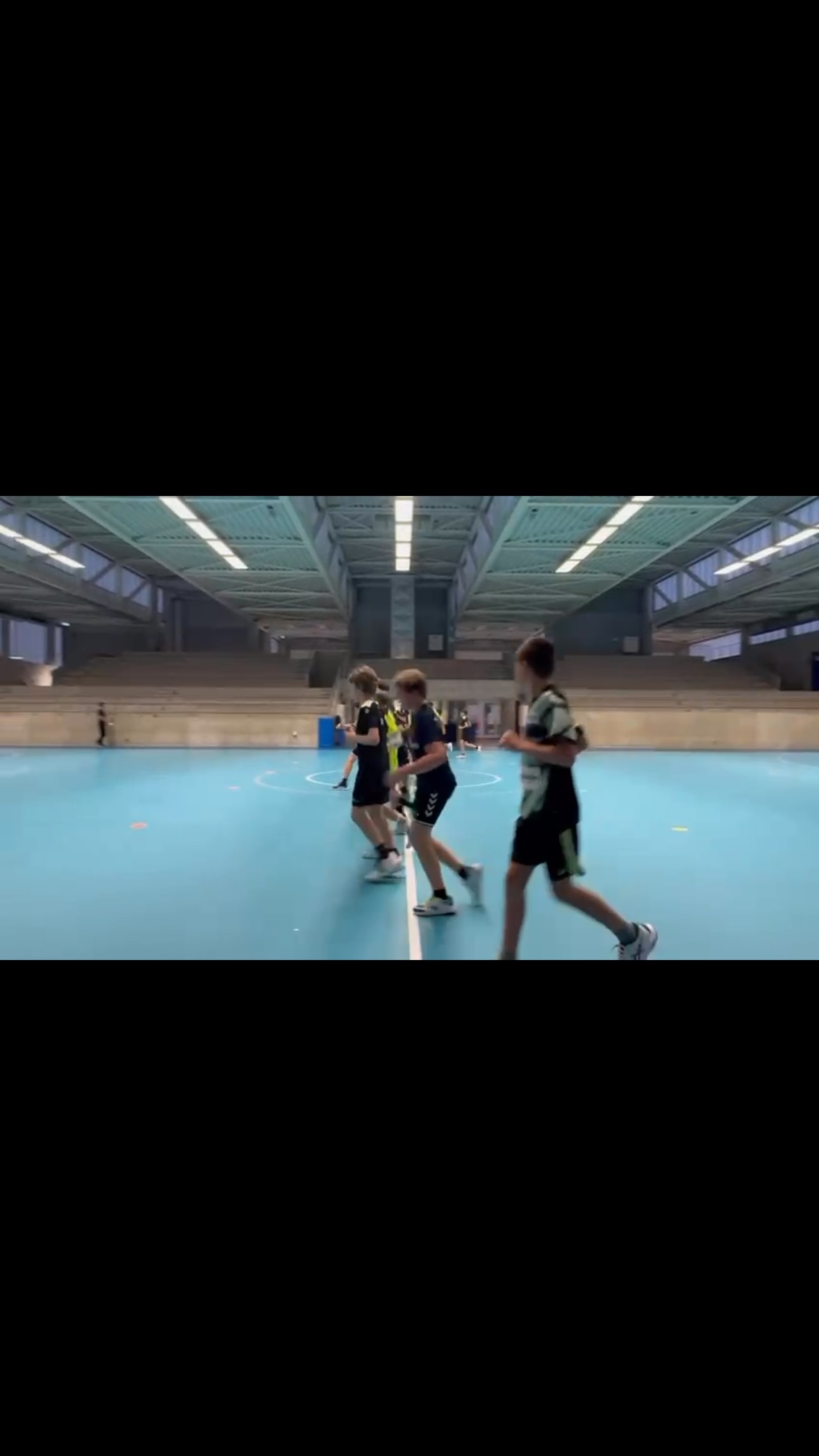 3 maal per jaar nemen we testen af bij al onze jeugdspelers. Zo kunnen we hun ontwikkeling beter opvolgen. Naast enkele antropometrische metingen liepen onze J14 gisteren ook een 30-15 IFT test. Goe bezig!
💛🖤
