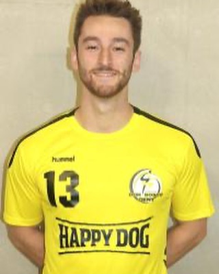 Vandaag wordt Dennis geopereerd aan de knie. We wensen hem in ieder geval een volledig en spoedig herstel en hopen hem snel terug te zien! #cmondbg 💛🖤🤾🏻‍♂️💪
